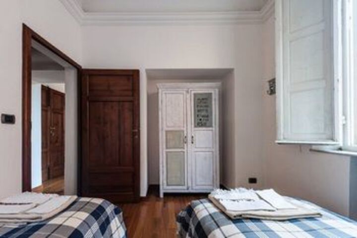 Room 8 of 19