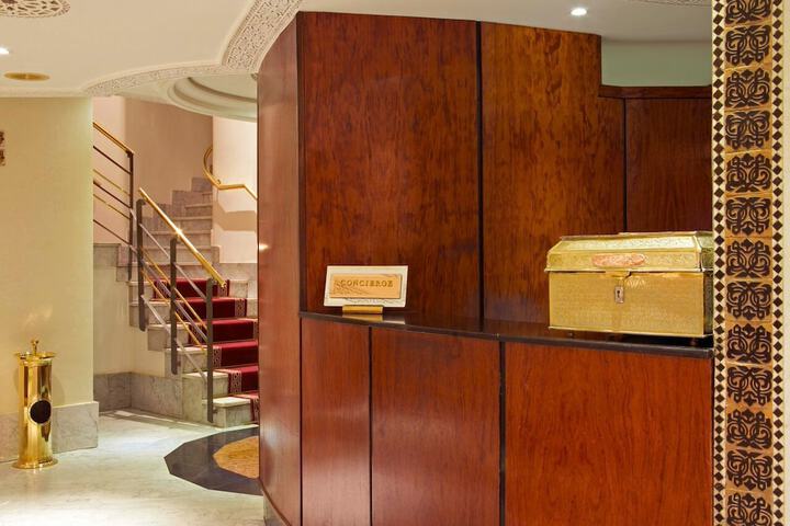 Concierge desk