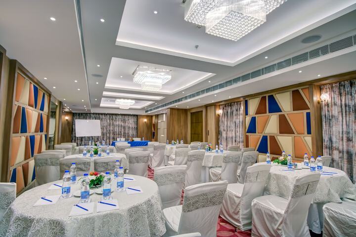 Ballroom/Hall 39 of 51