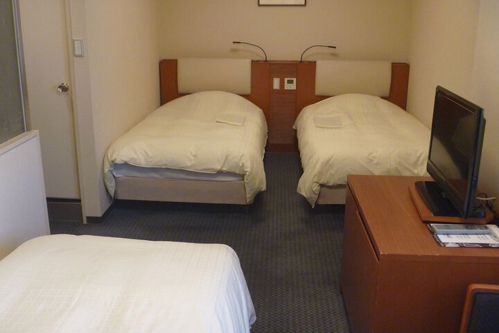 Room 8 of 36