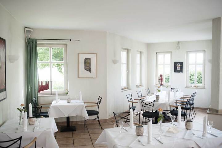 Dining 17 of 43