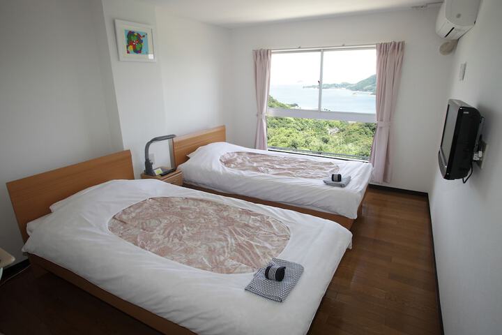 Room 14 of 84