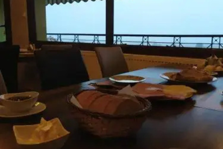 Dining 16 of 16
