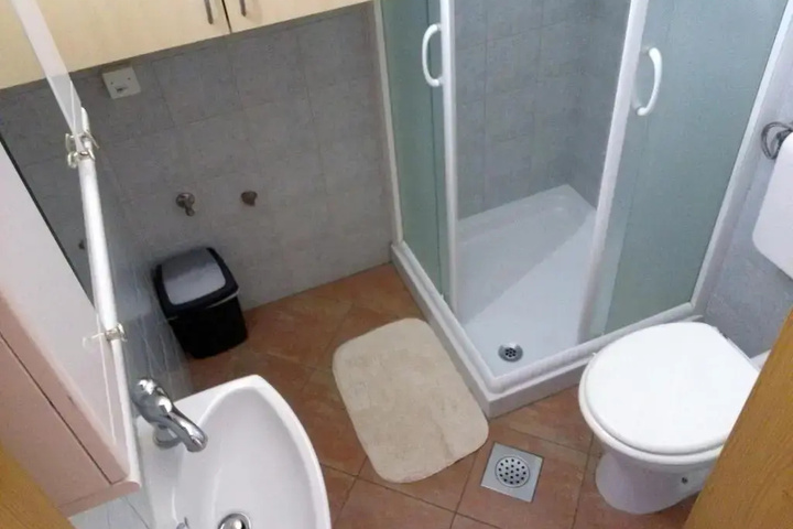Room 7 of 15