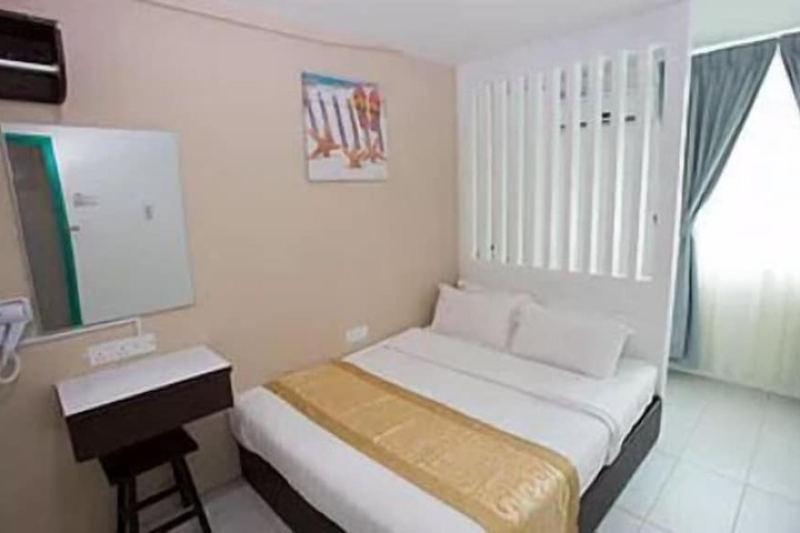Room 11 of 14