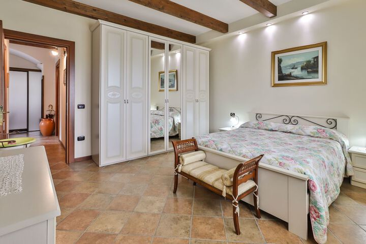 Room 21 of 24