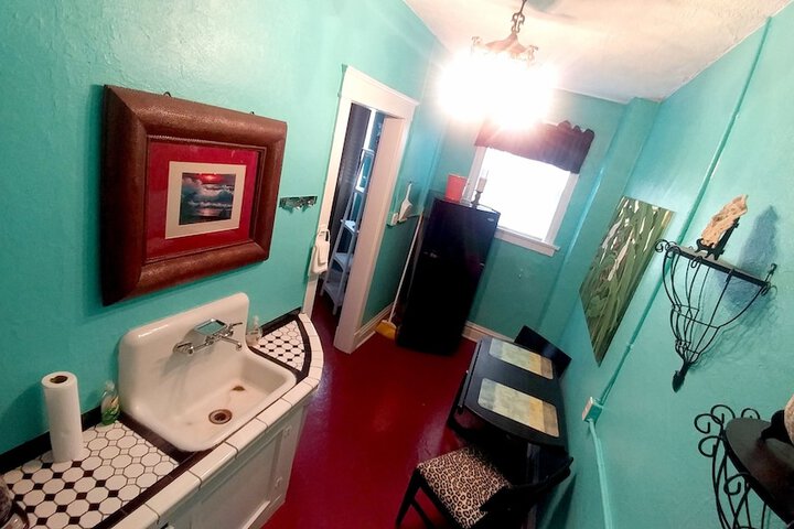 Room 7 of 101
