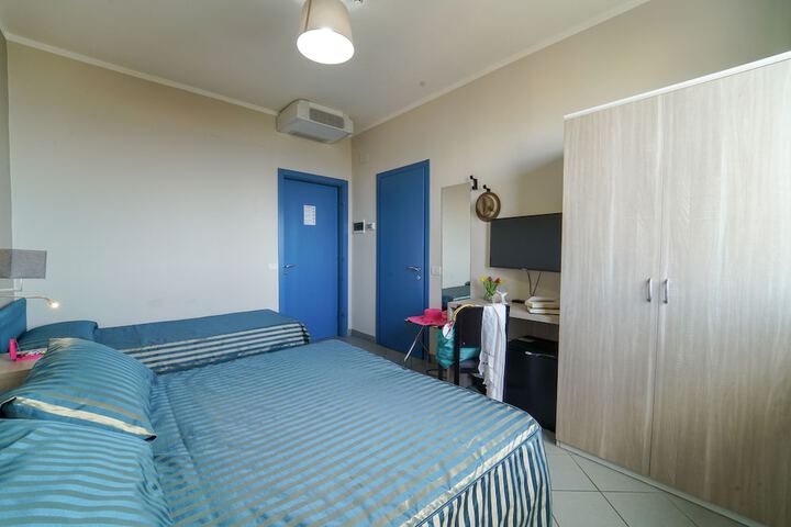 Room 10 of 65