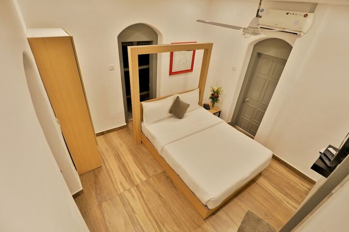 Room 11 of 33