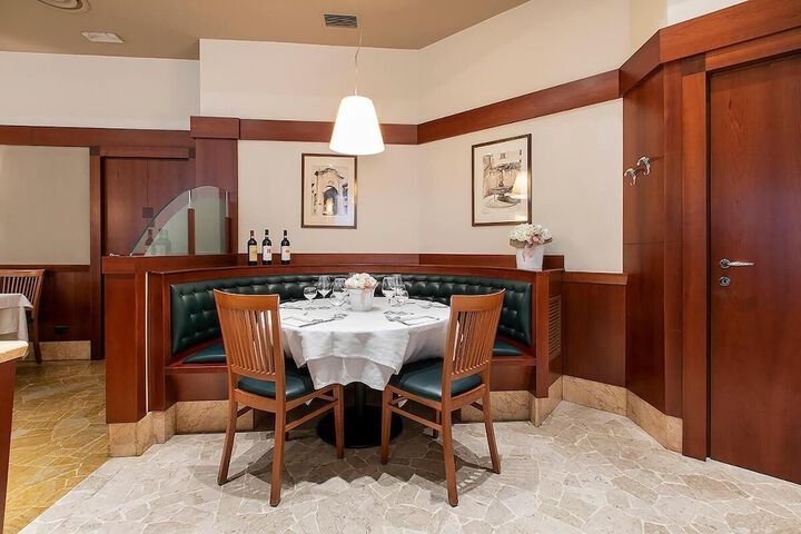 Dining 40 of 49