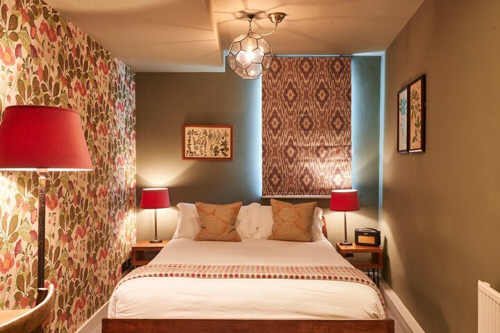 Room 8 of 43