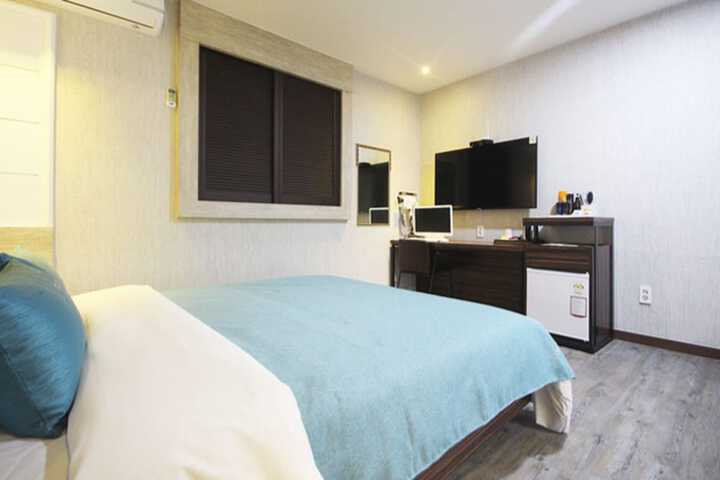 Room 2 of 48