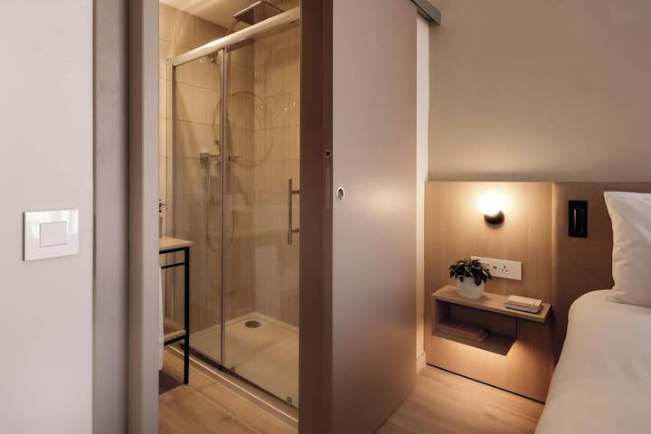 Room 9 of 14