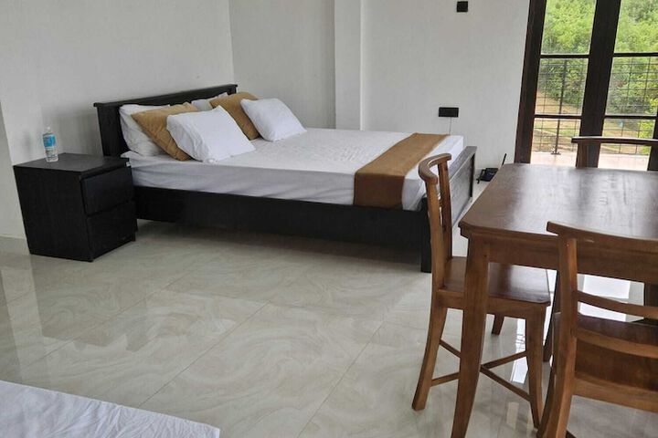 Room 5 of 18