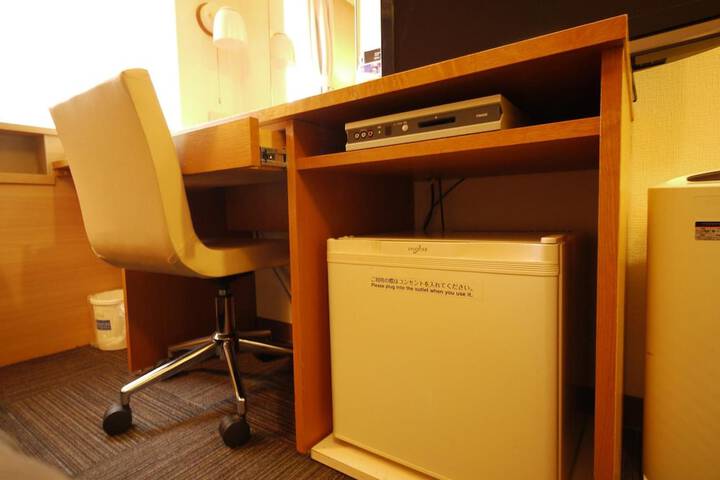 Room 5 of 32