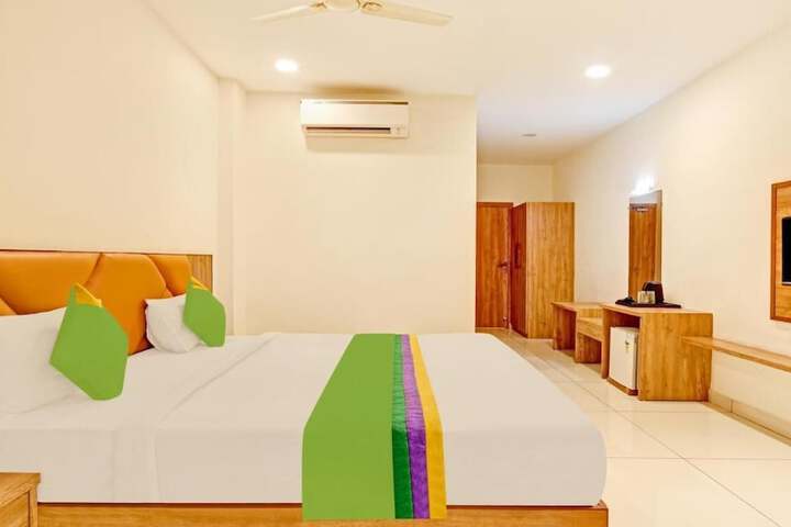 Room 9 of 26