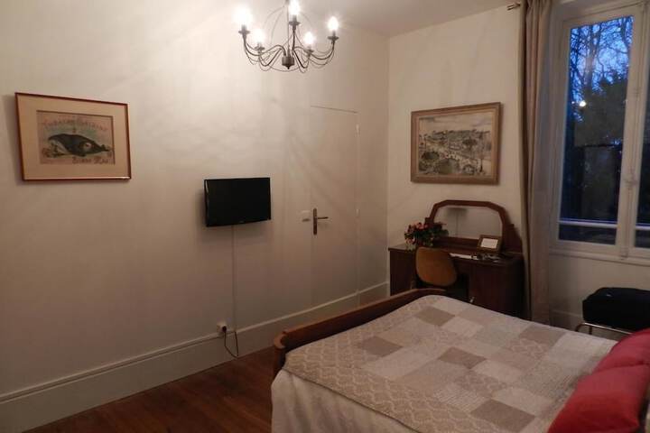 Room 7 of 10