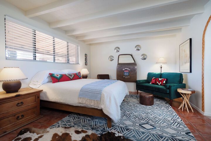 Room 16 of 28