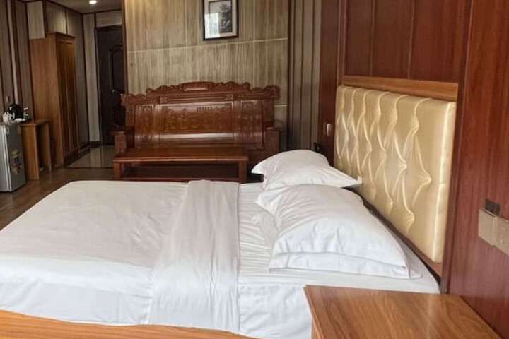 Room 3 of 20