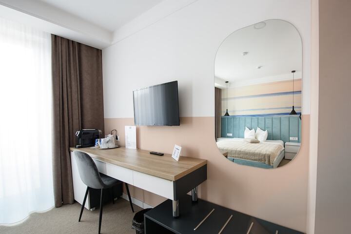 Room 10 of 28