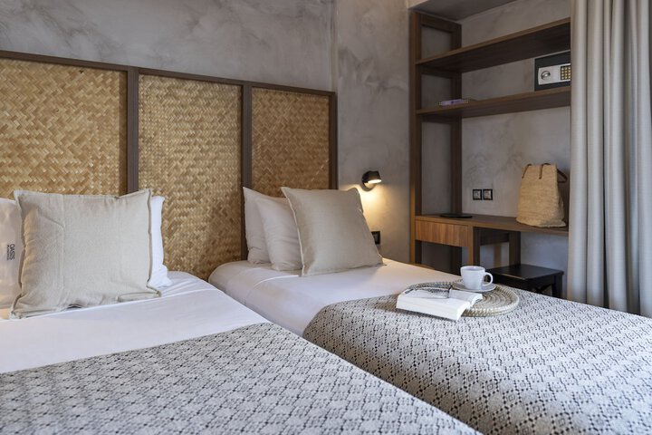 Room 5 of 90