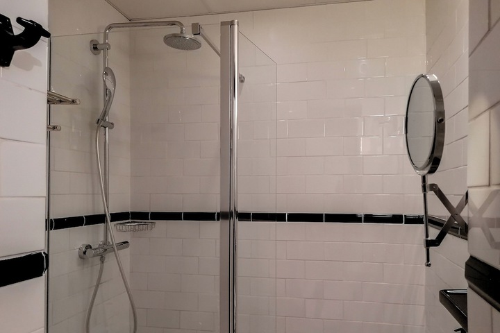 Room 90 of 122