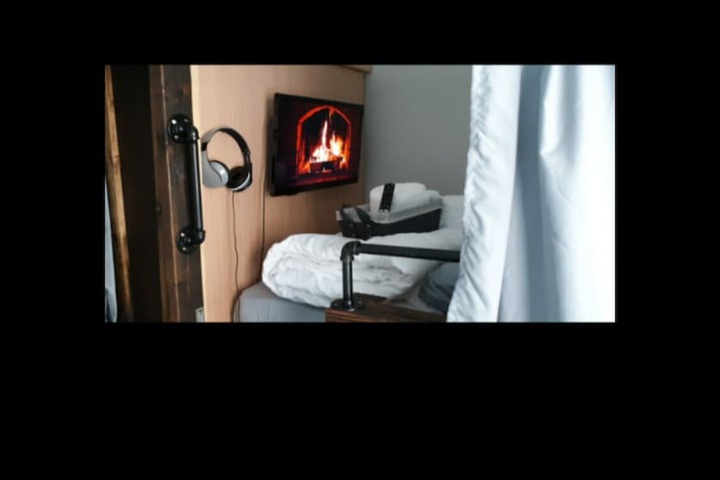 Room 16 of 38