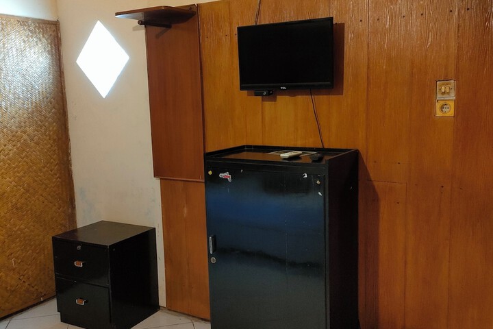 Room 8 of 16