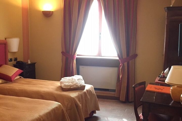 Room 8 of 35