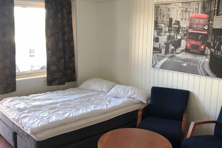 Room 6 of 14
