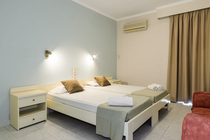 Room 27 of 27