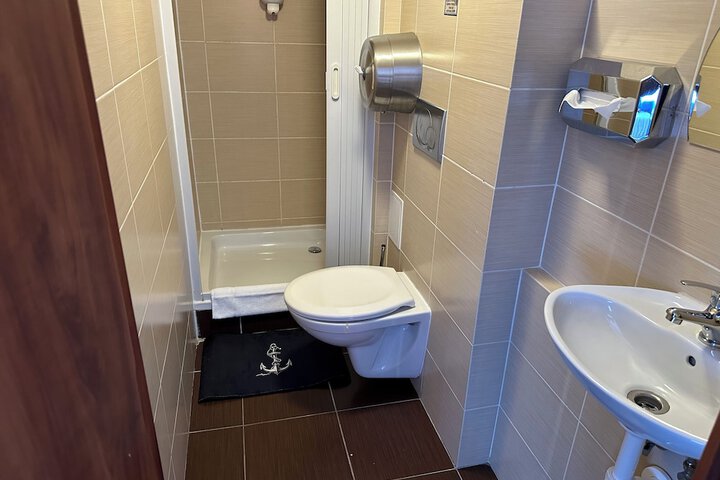 Room 102 of 167
