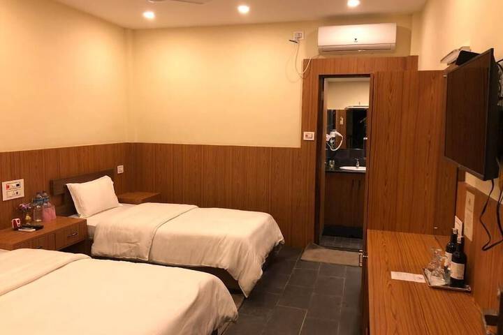 Room 12 of 48