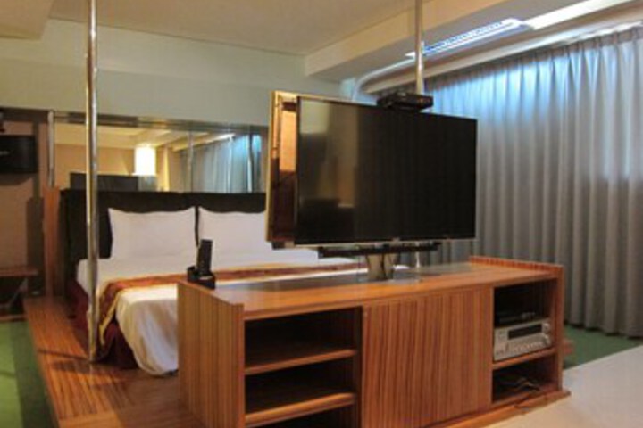 Room 35 of 91