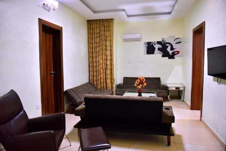 Room 14 of 33