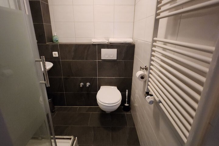 Room 12 of 27