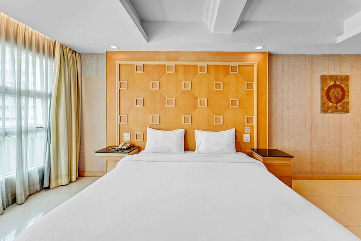 Room 16 of 19