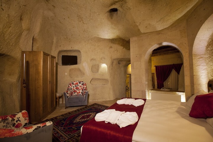 Room 5 of 83