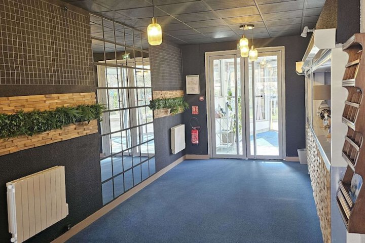 Entrance & Lobby