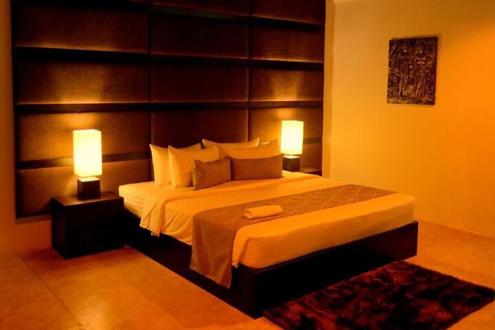 Room 14 of 16