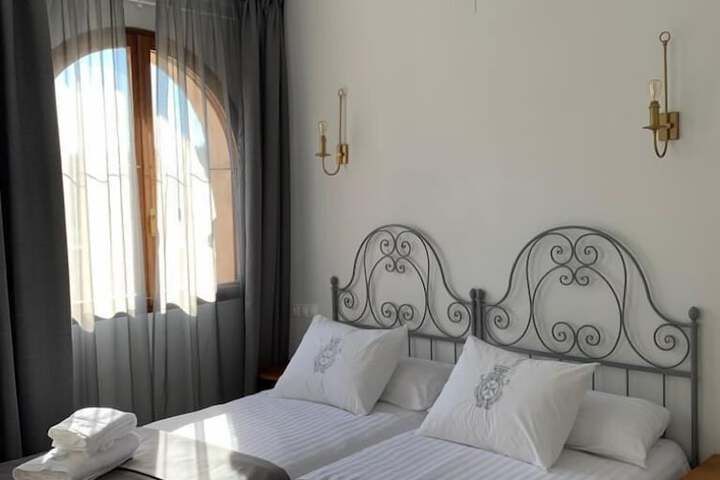 Room 10 of 96