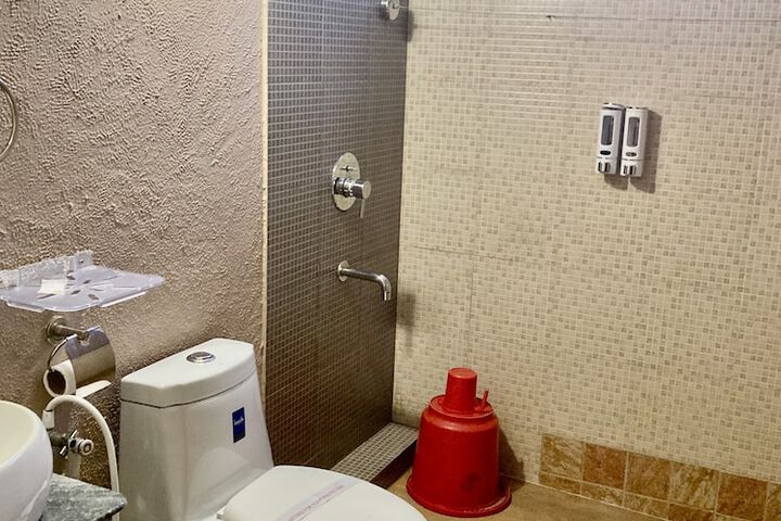 Room 53 of 61