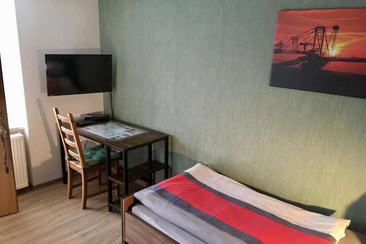 Room 4 of 16