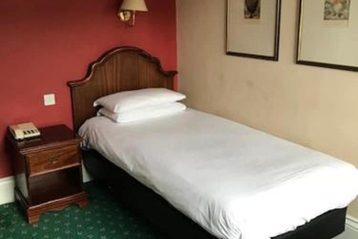 Room 17 of 44
