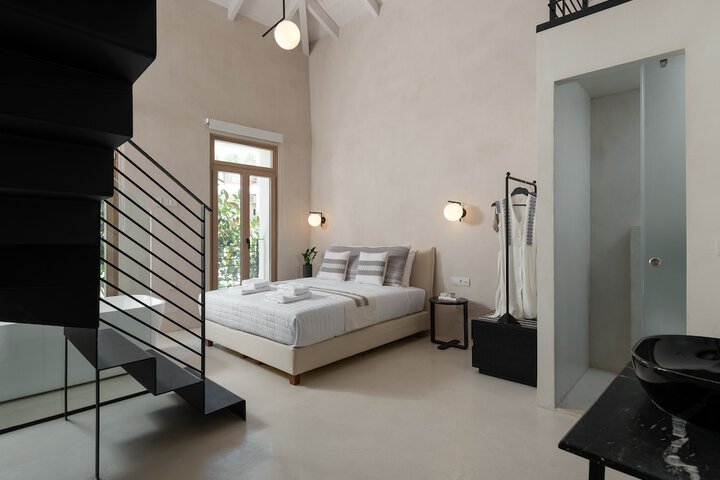 Room 10 of 62