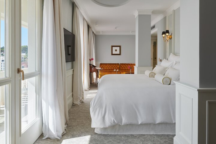 Room 9 of 62