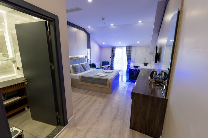 Room 18 of 48