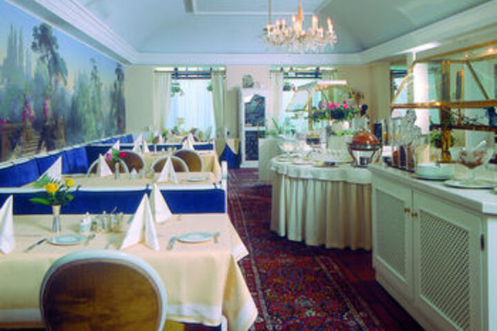 Dining 4 of 29