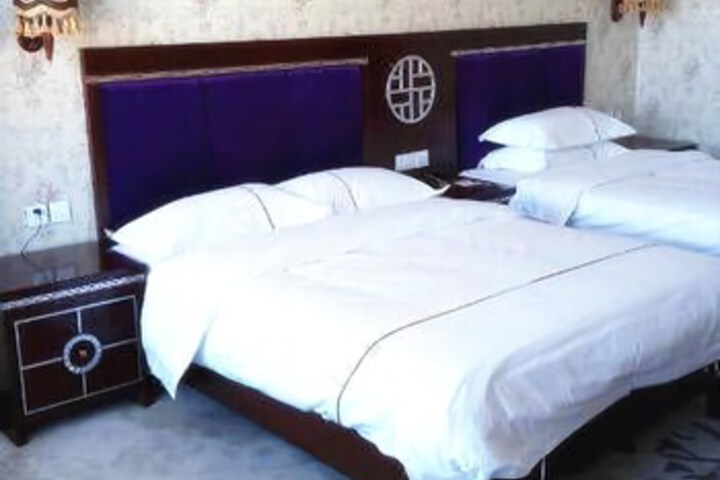 Room 3 of 8