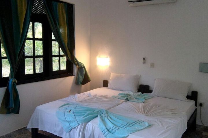 Room 2 of 8